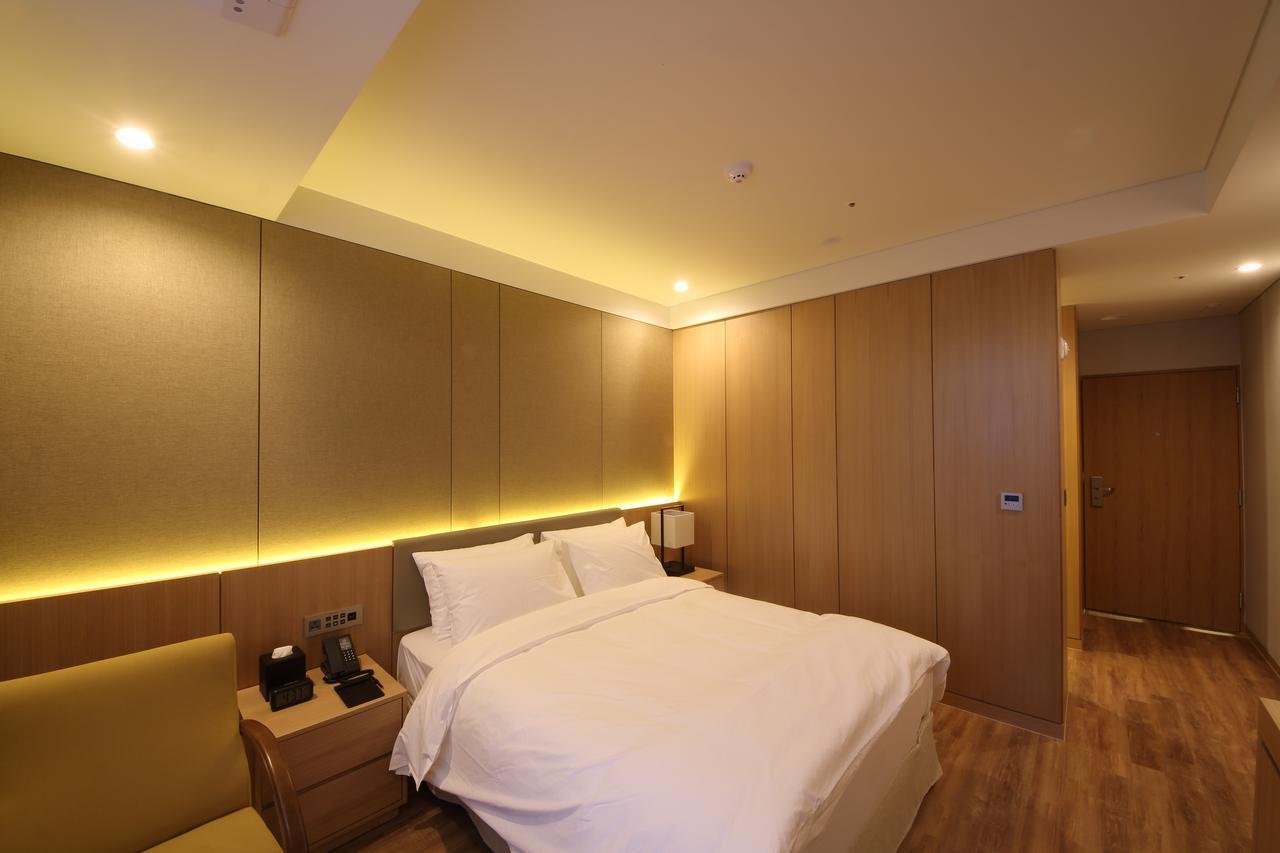 Benikea The H Hotel Hwaseong Exterior photo